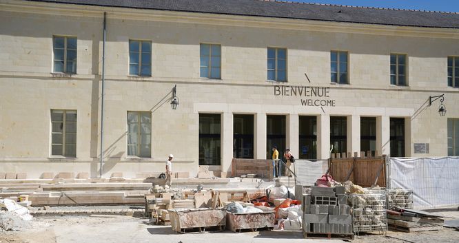 Vue de l'entrée du futur musée de Fontevraud en travaux